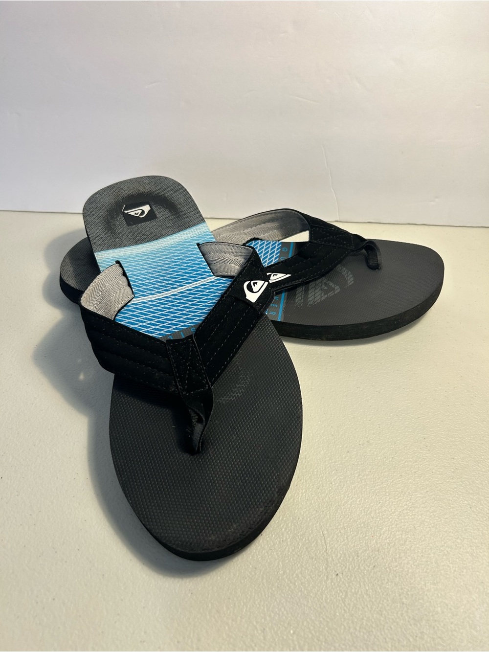 Quick Silver Flip Flops Men’s Size 11 Dune Sandals Black Blue Beach Casual